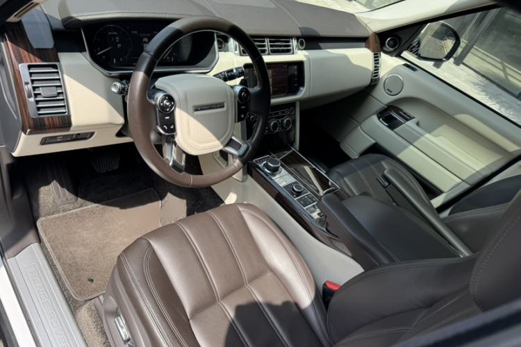 Used Land Rover Range 2014 3.0 SC V6 Vogue Interior 3