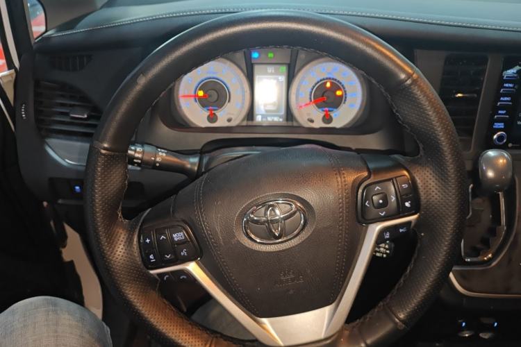 Used Toyota Sienna 2019 3.5L Two-Wheel Drive LE Trim 7 Seats U.S. Specification
