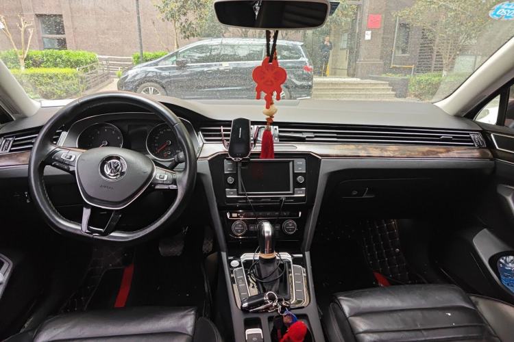 Used Volkswagen Magotan 2018 330TSI DSG Luxury Model Center Console