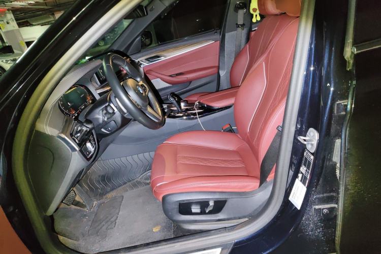 Used BMW 5 Series 2022 Restyled 530Li Leading Edition M Sport Package Left Front Seat