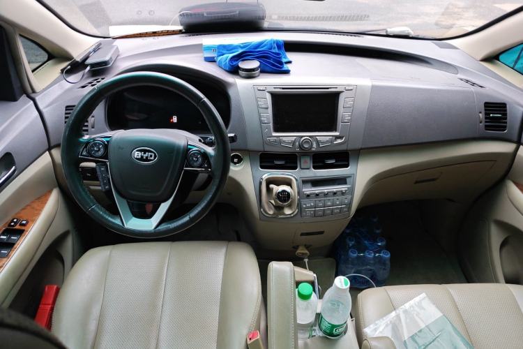 Used BYD M6 2013 2.4L Manual Luxury Model