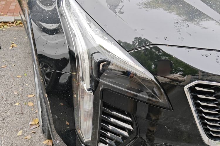 Used Cadillac XT4 2022 28T Two-Wheel Drive Fashion Edition Right Front Headlight