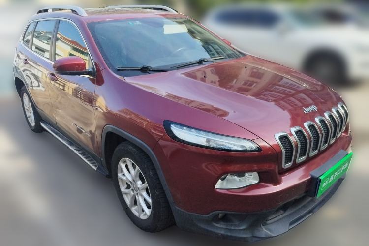 Used Jeep Cherokee 2016 2.0L Superior Edition Front Right 45 Deg