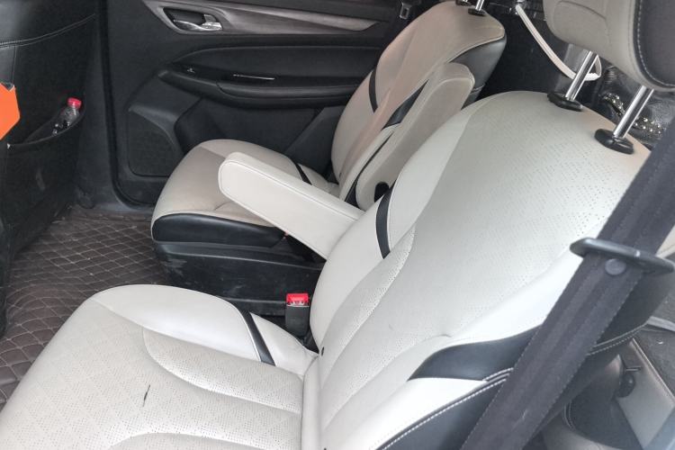 Used Baojun 730 2017 1.5T DCT Fashion Edition 7-Seater China V Emission Standard Left Rear Seat