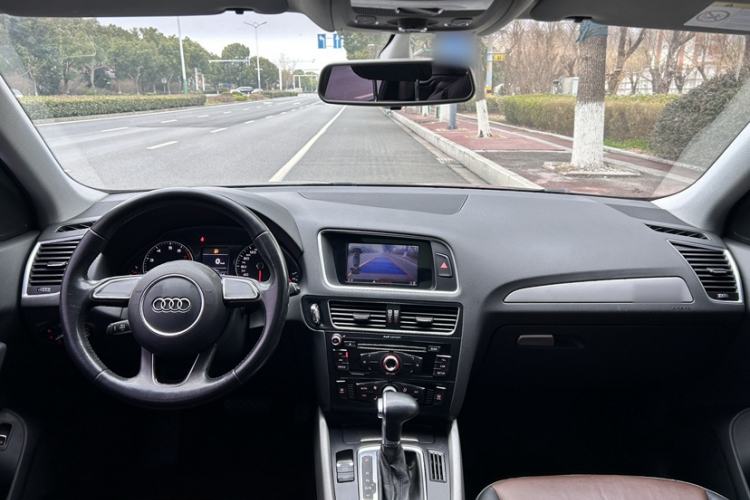 Used Audi Q5 2017 Plus 40 TFSI Ambition Model Interior 10