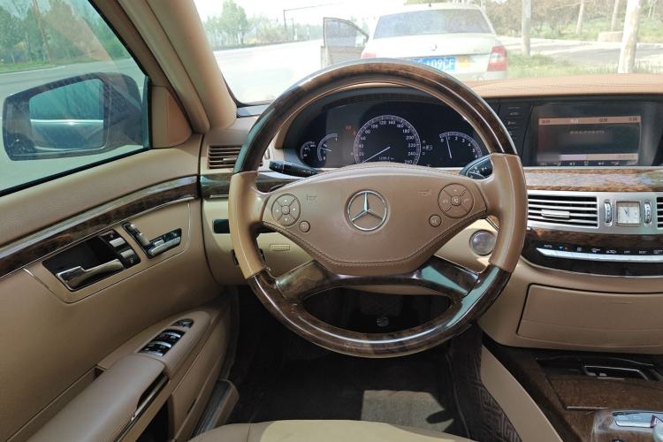 Used Mercedes-Benz S-Class 2012 S 300 L Business-Class Grand Edition Steering Wheel