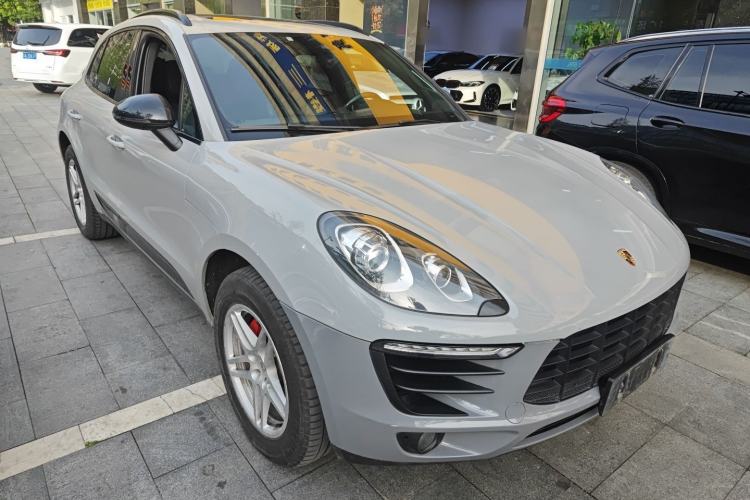 Used Porsche Macan 2017 Macan 2.0T Front Right 45 Deg