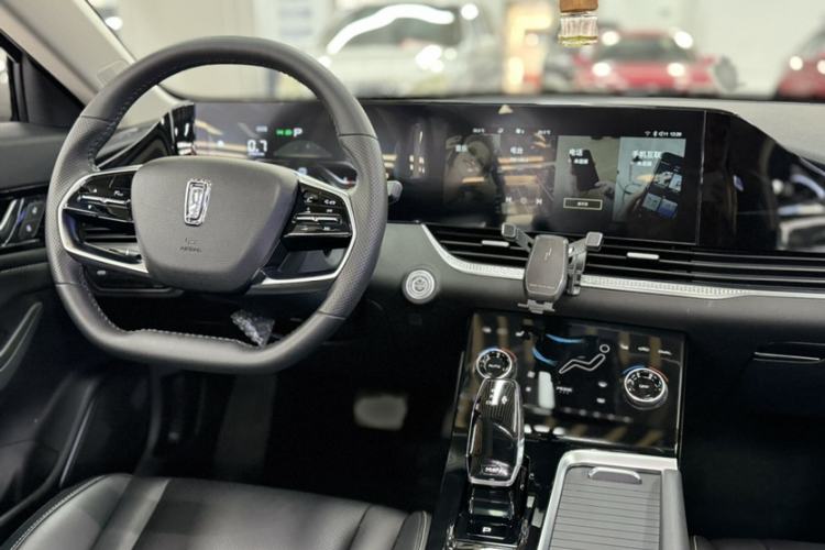 Used Bestune B70 2023 Third Generation 1.5T Automatic Enjoyment Version 70th Anniversary Edition
