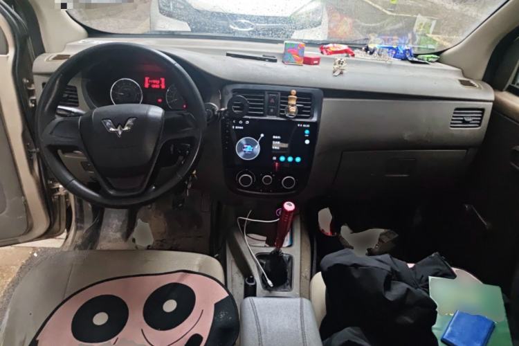 Used Wuling Rongguang V 2016 1.5L Practical Version Center Console