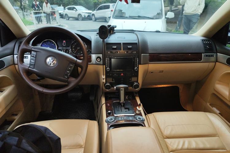 Used Volkswagen Touareg 2009 3.0T Diesel Luxury Version Center Console