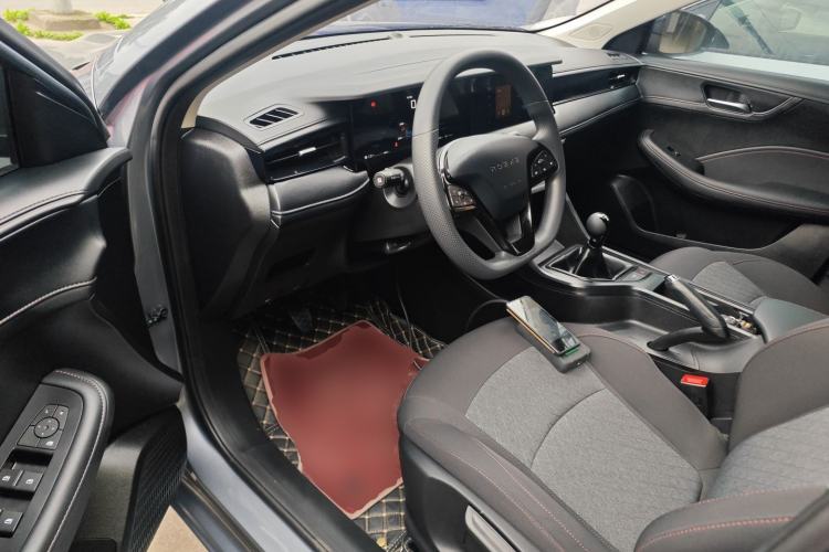 Used Roewe i5 2023 1.5L Manual Comfort Edition
