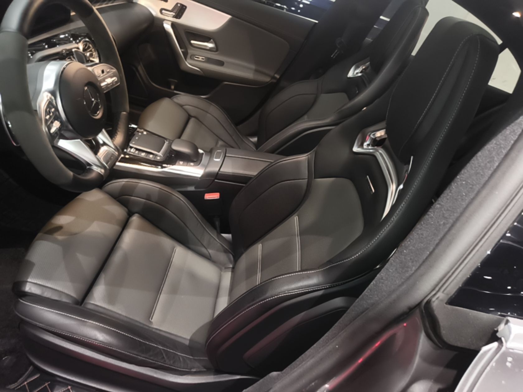 Vordere Reihe im Auto