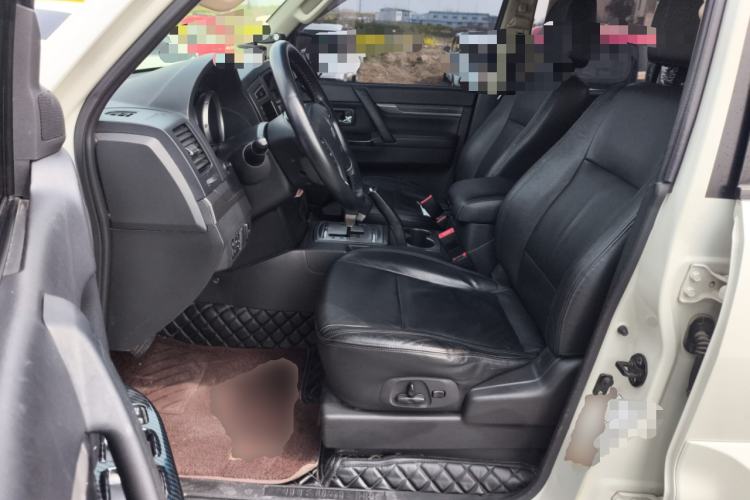 Used Mitsubishi Pajero 2015 3.0L Automatic Elite Edition China IV Standard Left Front Seat