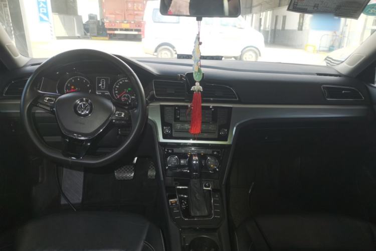 Used Volkswagen Lamando 2015 280TSI DSG Comfort Edition Center Console