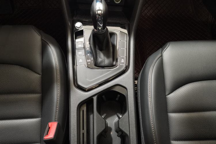 Used Volkswagen Tharu 2022 280TSI Two-Wheel-Drive Luxury Edition Gear Lever