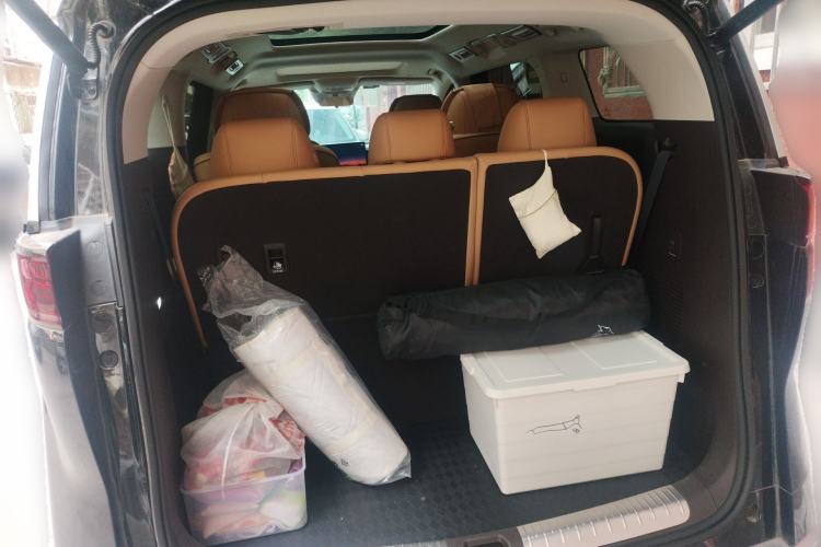 Used Denza D9 2024 DM-i 980 Four-Wheel Drive Prestige Model Trunk