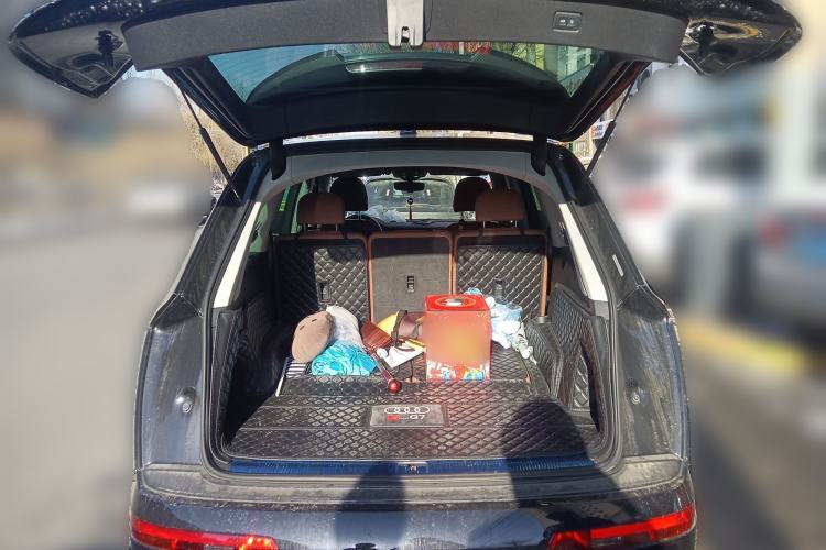 Used Audi Q7 2021 55 TFSI quattro S line Sport model
