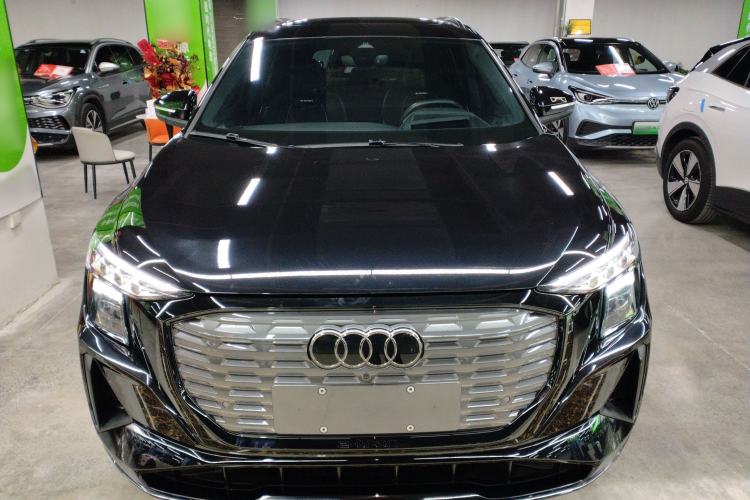 Used Audi Q5 e-tron 2023 40 e-tron Starry Edition Mecha Kit
