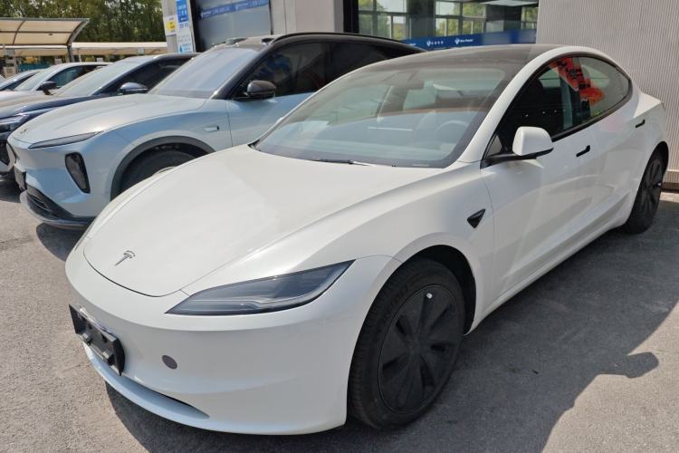 Used Tesla Model 3 2023 Long-Range All-Wheel-Drive Version