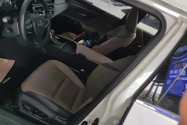 Used Lexus ES 2022 300h Excellence Edition
