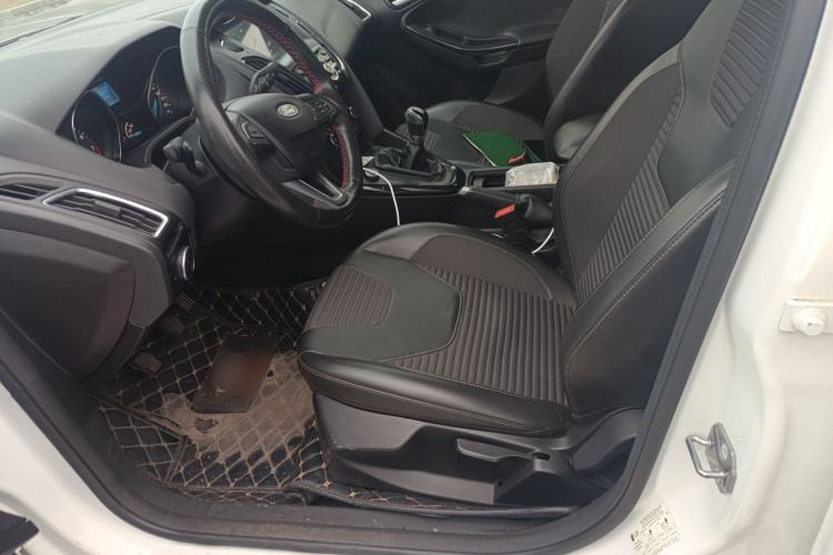 Used Ford Focus 2017 Sedan 1.6L Manual Fashion Edition Smart Drive Version
