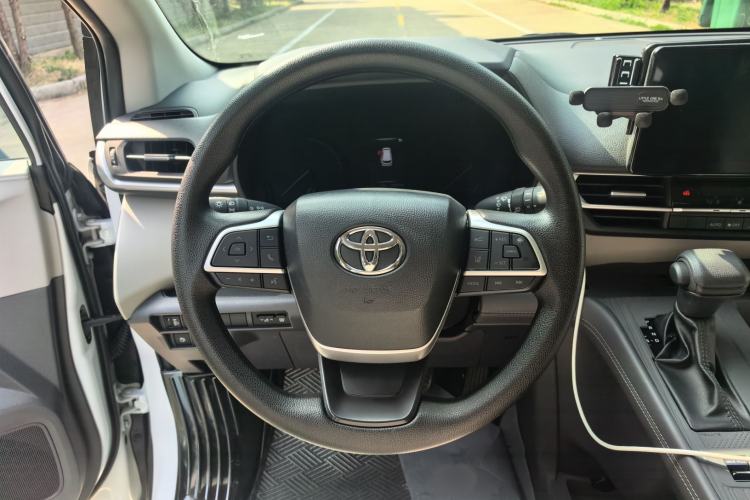 Used Toyota SIENNA 2024 2.5L Hybrid Comfort Edition