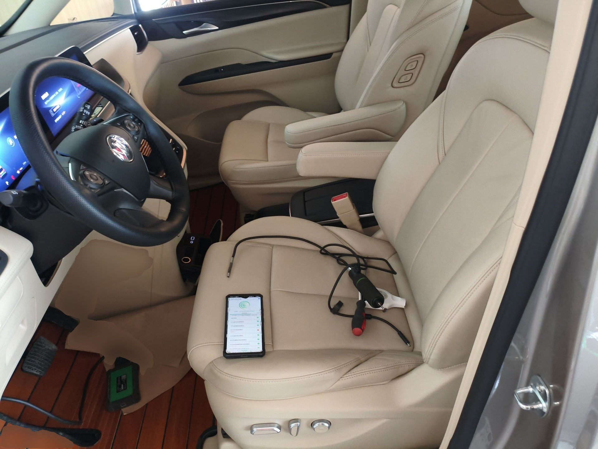 المقاعد الأمامية داخل السيارة