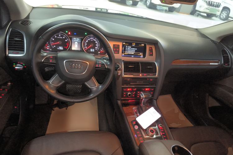 Used Audi Q7 2015 35 TFSI Sport Edition Center Console