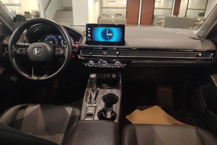 Used Honda Civic 2023 240TURBO CVT Dynamic Edition Center Console