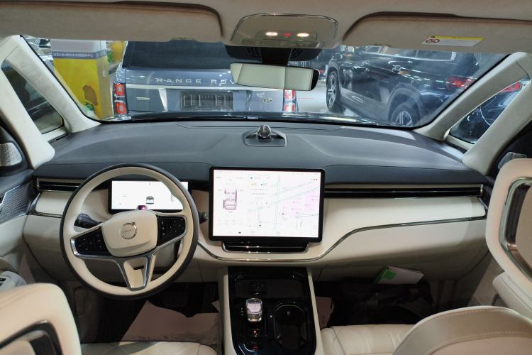 Used Volvo EM90 2025 Ultra Six-Seater Center Console