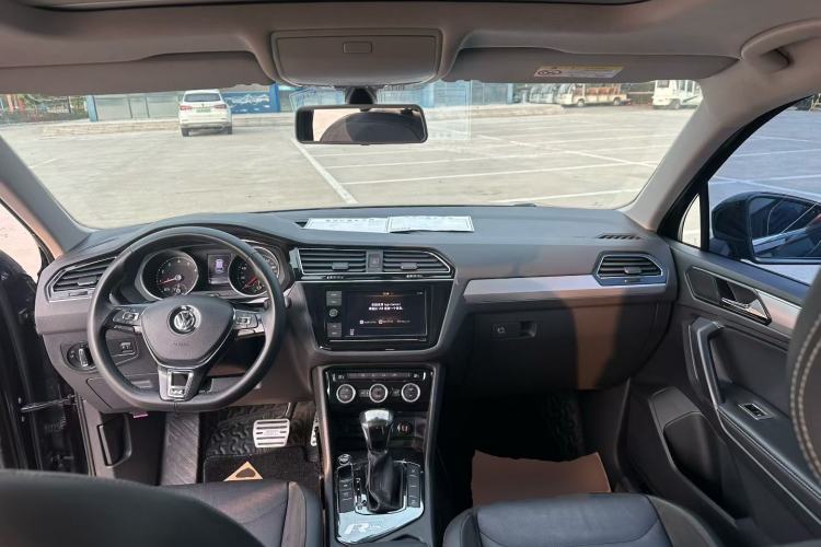 Used Volkswagen Tiguan L 2019 330TSI Automatic Two-Wheel Drive Panoramic Comfort Edition China VI Standard Center Console