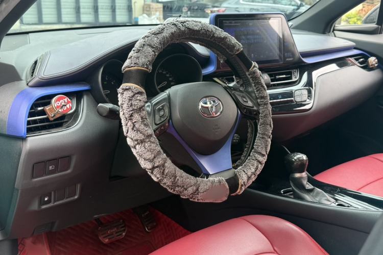 Used Toyota C-HR 2018 2.0L Luxury Sunroof Version China VI Standard