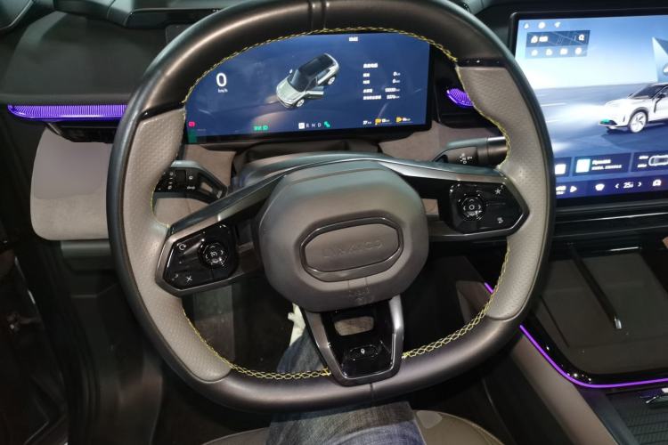 Used Lynk & Co 08 EM-P 2025 220 km All-Wheel-Drive Performance Halo Steering Wheel