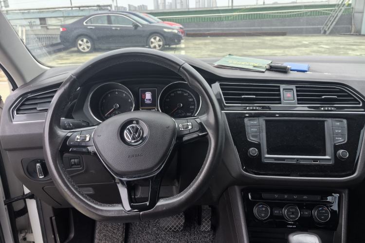 Used Volkswagen Tiguan L 2017 330TSI Automatic Two-Wheel Drive Comfort Edition Steering Wheel