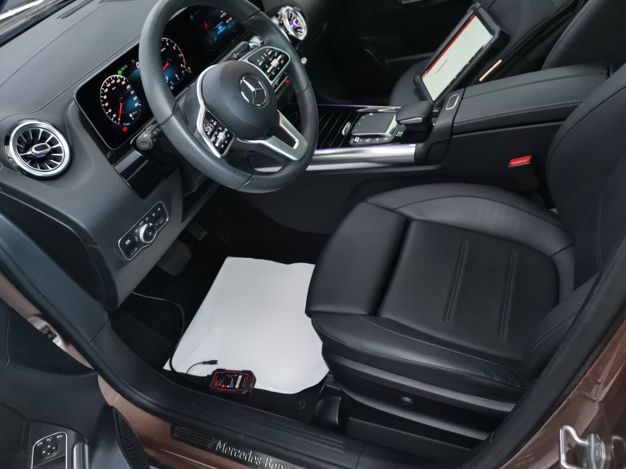 Переднее сиденье в автомобиле