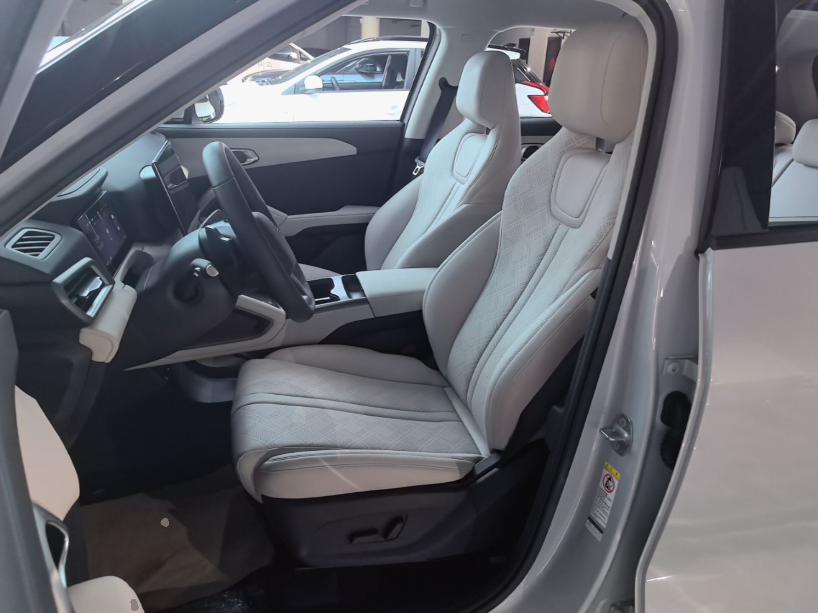 BYD Yuan UP 2025 Intelligent Driving Version 401 km Leading Edition — снимка 17