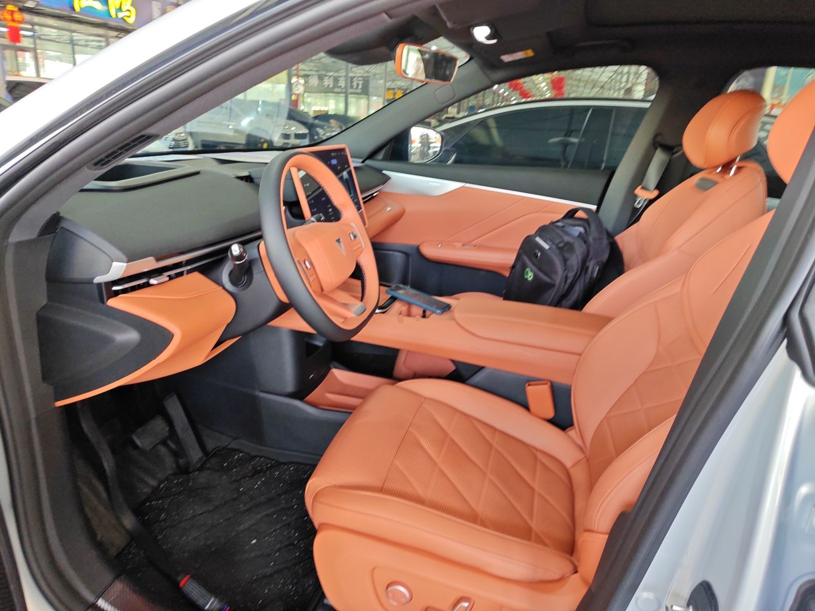 المقاعد الأمامية داخل السيارة