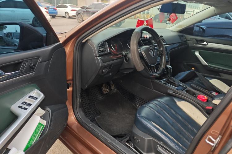 Used Volkswagen Lamando 2017 230TSI DSG Fashion Edition
