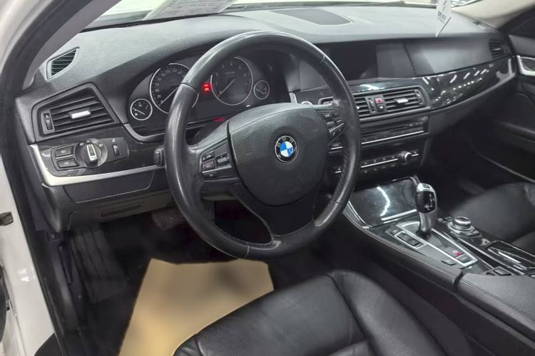 Used BMW 5 Series 2013 525Li Leading Model
