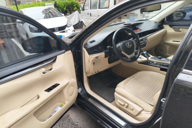 Used Lexus ES 2014 300h Elite Edition Driver Seat