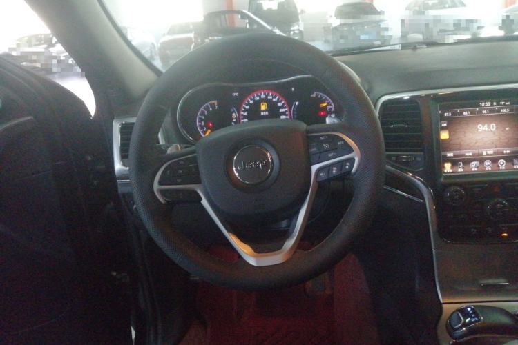 Used Jeep Grand Cherokee 2015 3.6L Luxury Navigation Edition Steering Wheel