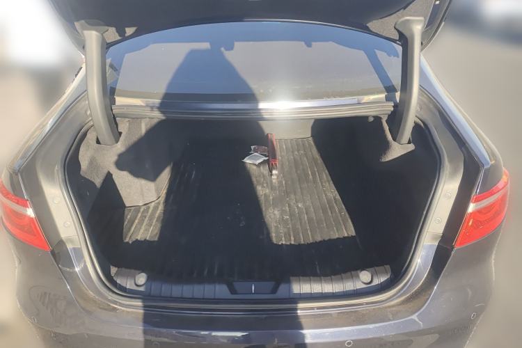 Used Jaguar XFL 2019 XFL 2.0T 250 PS Two-Wheel-Drive Luxury Edition
