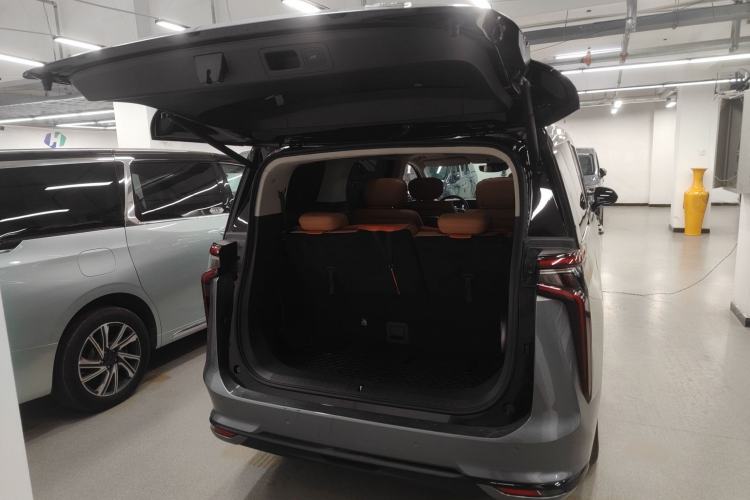 Used SAIC MAXUS Dajia 9 2024 Super Hybrid Ultra-Long Range Forest Edition 7-Seater