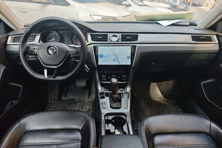 Used Volkswagen Passat 2016 330TSI DSG Luxury Edition Center Console