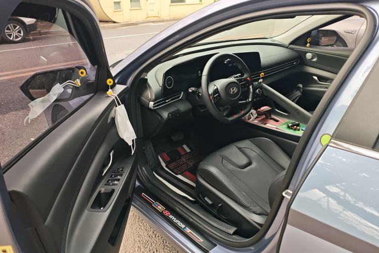 Used Hyundai Elantra 2023 1.5L CVT LUX Prestige Edition Driver Seat