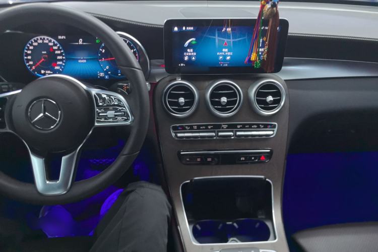 Used Mercedes-Benz GLC 2022 Second Facelift GLC 260 L 4MATIC Luxury Edition Center Console