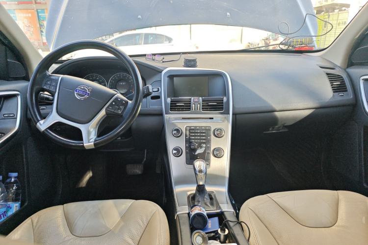 Used Volvo XC60 2012 T5 Comfort Edition Center Console