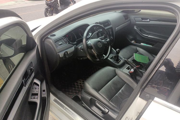 Used Volkswagen Sagitar 2017 1.6L Manual Comfort Model