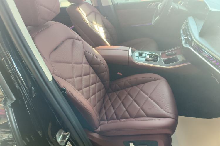 Used BMW X5 2023 xDrive 30Li Luxury M Sport Night Edition Package Right Front Seat