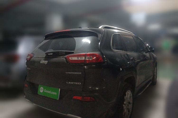 Used Jeep Cherokee 2017 2.0L Superior Edition Rear Right 45 Deg